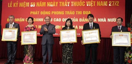 Chủ tịch Quốc hội chúc mừng Ngày Thầy thuốc Việt Nam