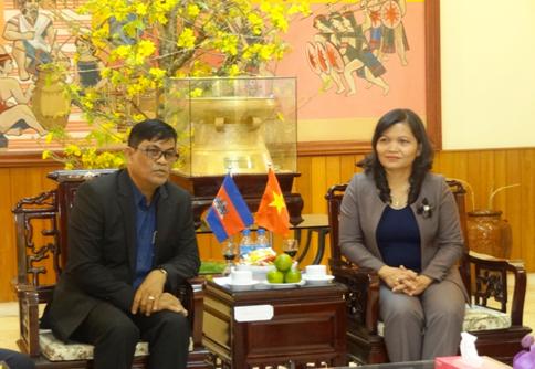 Đoàn cán bộ cấp cao tỉnh Ratanakiri (Campuchia) sang thăm và chúc Tết cổ truyền tỉnh Kon Tum