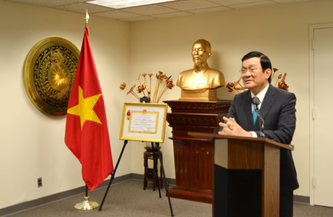 Chủ tịch nước Trương Tấn Sang trao Huân chương Lao động hạng Hai cho Phái đoàn Đại diện thường trực 